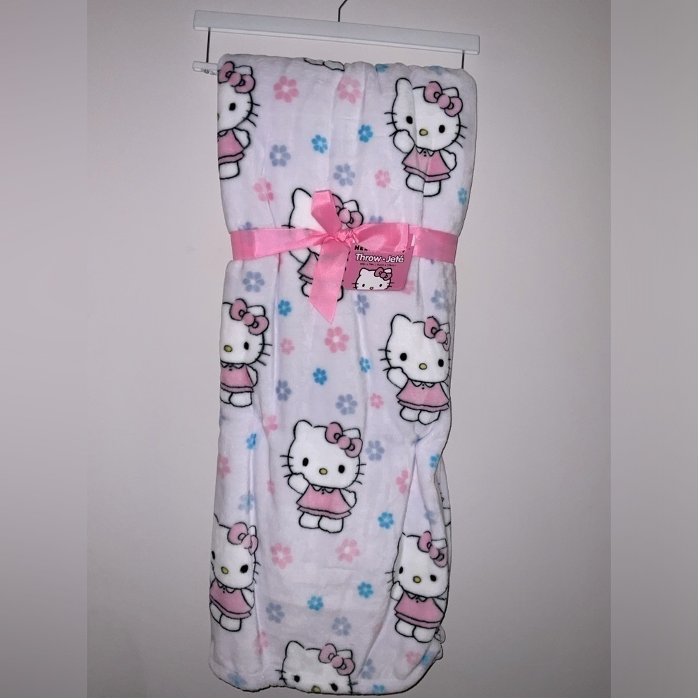 Hello Kitty spring flower blanket